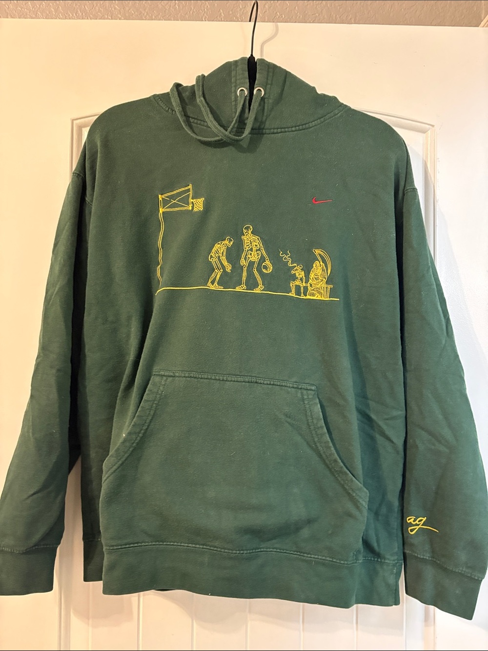 Vintage Nike Men’s Green Pullover Hoodie with Yellow Embroidery